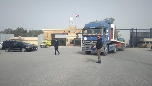 شاحنات مساعدات جديدة تعبر رفح...