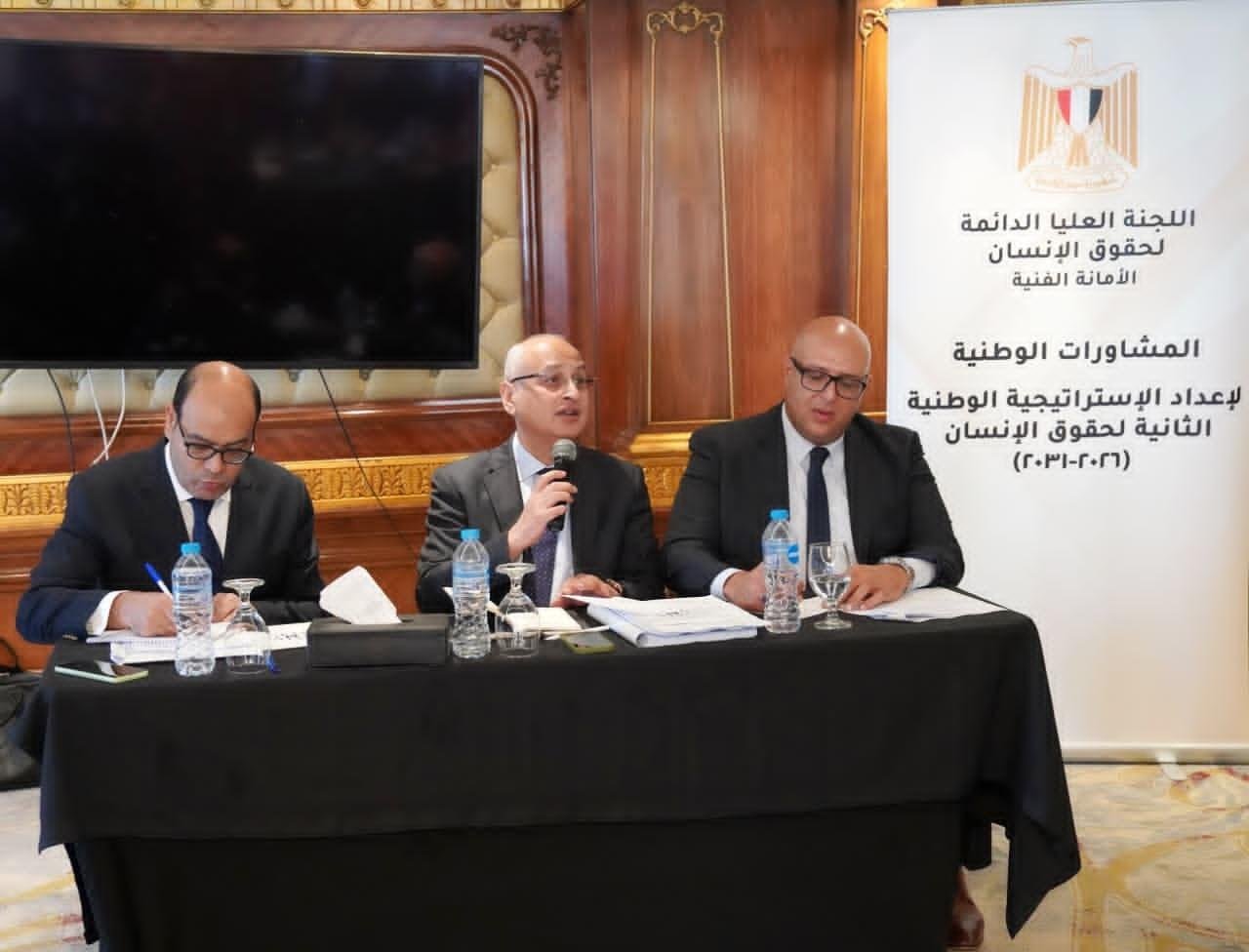 خبراء وسياسيون يناقشون مسودة ا...