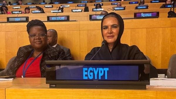 على هامش مشاركتها فى المنتدى ا...