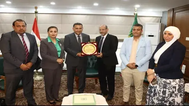 مدبولي يشيد بالقوافل الطبية: ت...