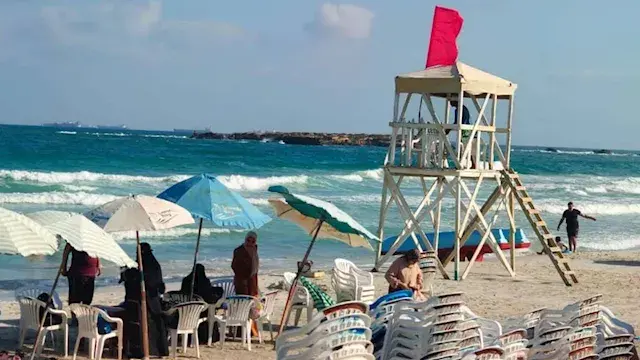 بعد ارتفاع الأمواج.. منع نزول...
