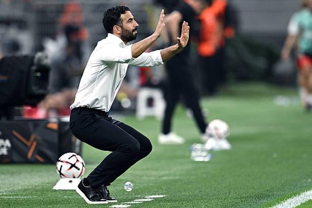 أموريم يكشف تفاصيل اجتماعه مع...