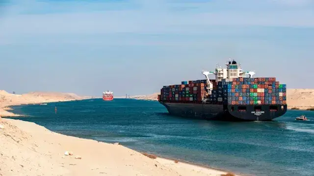 إيرادات قناة السويس ترتفع 22.1...