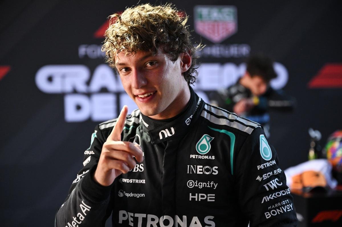 Sebastian Vettel: “I’d be very happy” for Kimi Antonelli to beat me as F1’s youngest champion