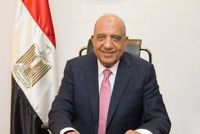 وزير الكهرباء يواصل متابعة لجا...