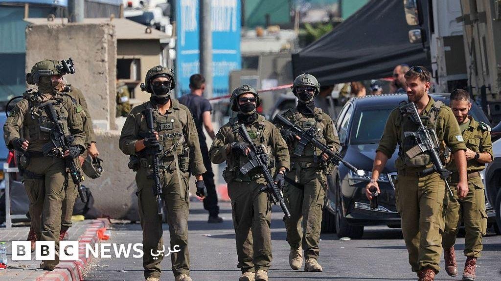 إخلاء عائلات وهدم منازل في الخليل خلال عملية عسكرية إسرائيلية بعد مقتل جنديين