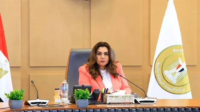 منال عوض توجه بتسريع تنفيذ مشر...