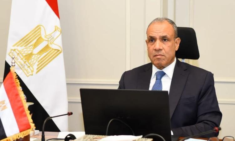 وزير الخارجية يبحث مع نظيره ال...