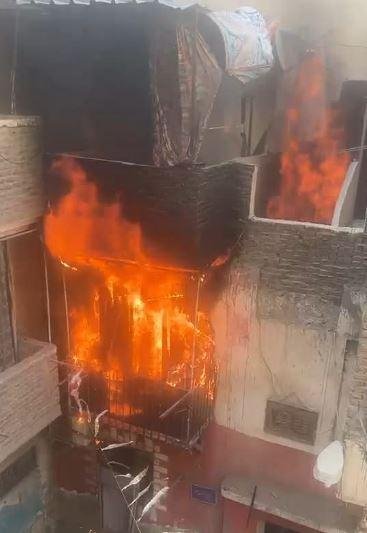 السيطرة على حريق اندلع داخل شق...