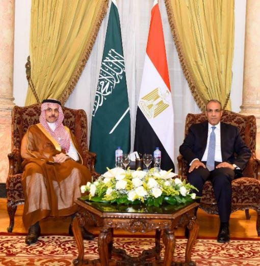 وزير الخارجية يبحث مع نظيره ال...