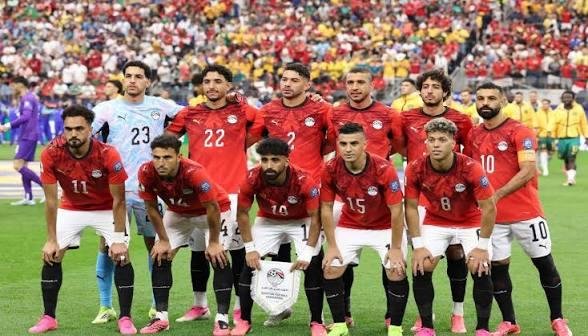 منتخب مصر بالزي الأحمر أمام جن...
