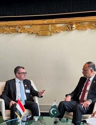 وزير التخطيط يبحث مع نظيره الب...