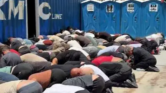 مكبلون وراكعون.. بن غفير يتباه...