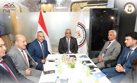 خلال معرض العلمين للطيران.. وز...