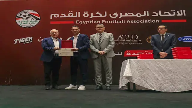 اتحاد الكرة يكرم "وفا" حكم مبا...