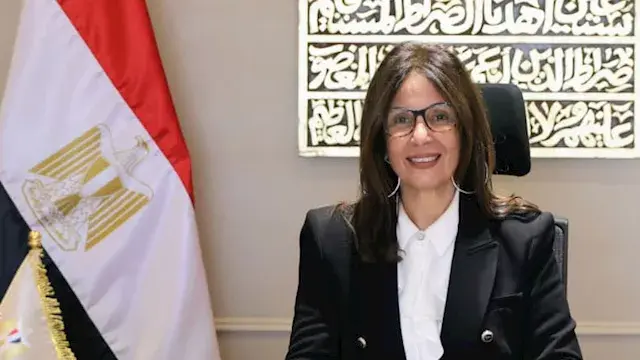 وزيرة الثقافة تلتقي الروائي إب...