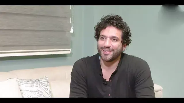حسن الرداد يطالب بالاحتفال بمن...