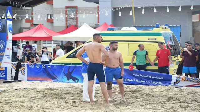 ذهبيتان و4 فضيات لأبطال أسيوط في بطولة الجمهورية للمصارعة الشاطئية -صور