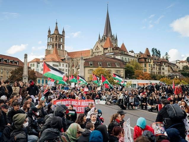 الآلاف يشاركون في مظاهرات مؤيدة للفلسطينيين في مدن سويسرية