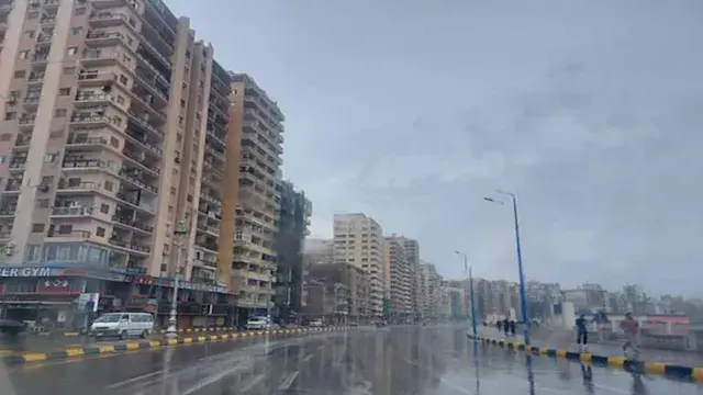 هطول أمطار على الإسكندرية.. والمحافظة ترفع حالة الطوارئ- صور