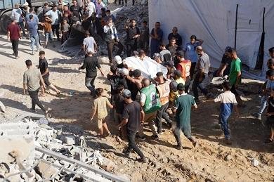 استشهاد فلسطيني وإصابة آخرين ج...