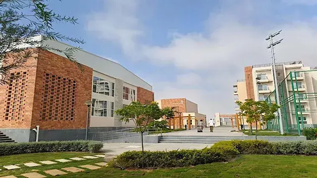 يفتتحها السيسي وماكرون اليوم .. جولة داخل حرم جامعة "سنجور" الجديد ببرج العرب - صور