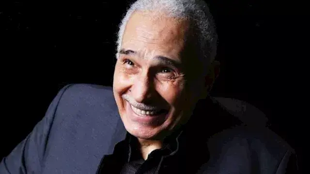 نجل عبدالرحمن أبو زهرة يشيد بالطواقم الطبية: "يعزفون سيمفونية لإنقاذ والدي"