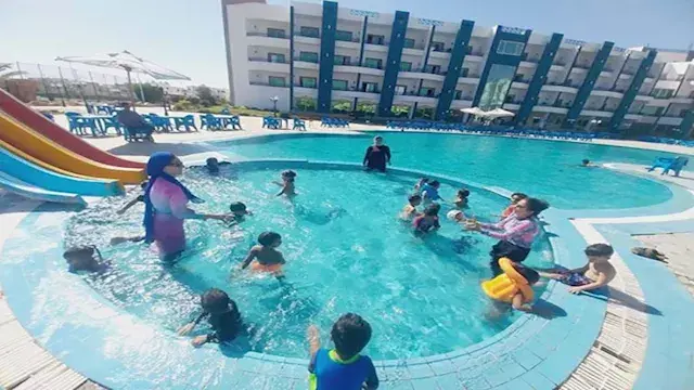 هل رائحة الكلور القوية في حمام...