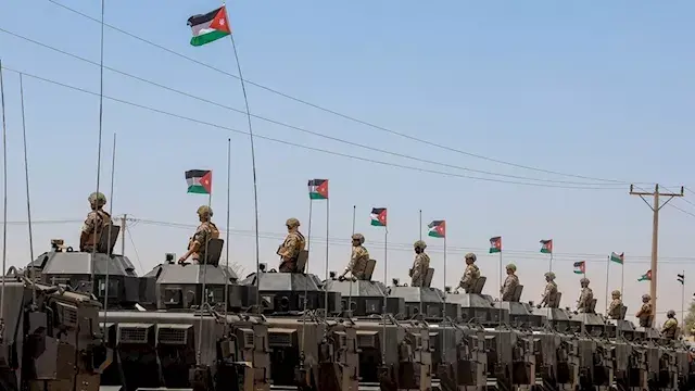 4 صواريخ و6 مسيّرات.. الأردن ي...