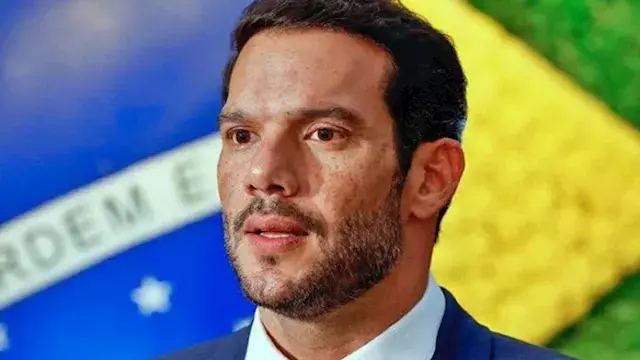 اتهامات تطارد رئيس الاتحاد الب...
