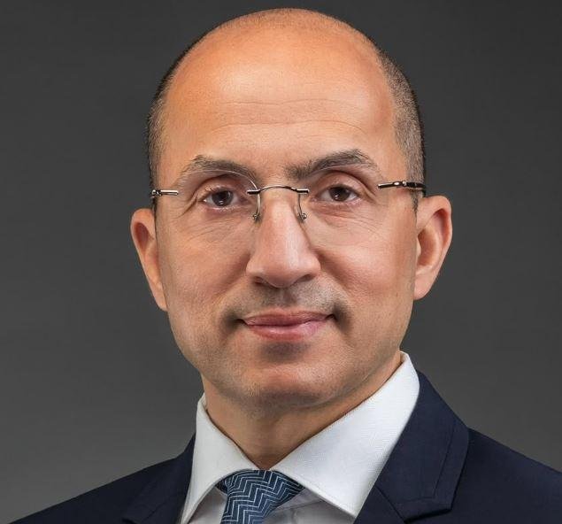 الأستاذ الدكتور حاتم جلال سعيد يتولى رئاسة الجمعية الدولية لجراحة العظام والإصابات (SICOT)