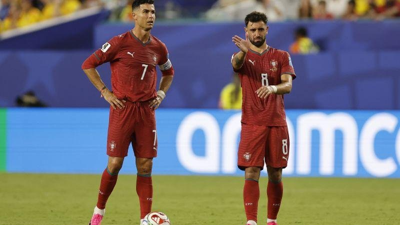 برونو فيرنانديز يحذر من "شيء خطير" بعد أزمة رونالدو مع المنتخب.. فما هو؟