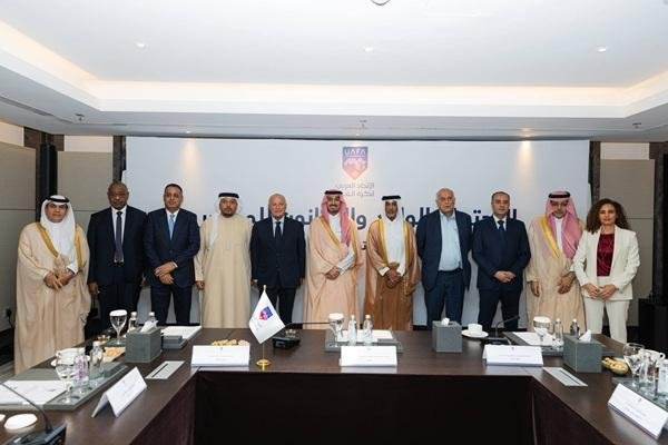 أبو ريدة: ننسق مع فيفا للوصول...