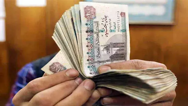 100 ألف جنيه بعد عام.. ماذا فع...