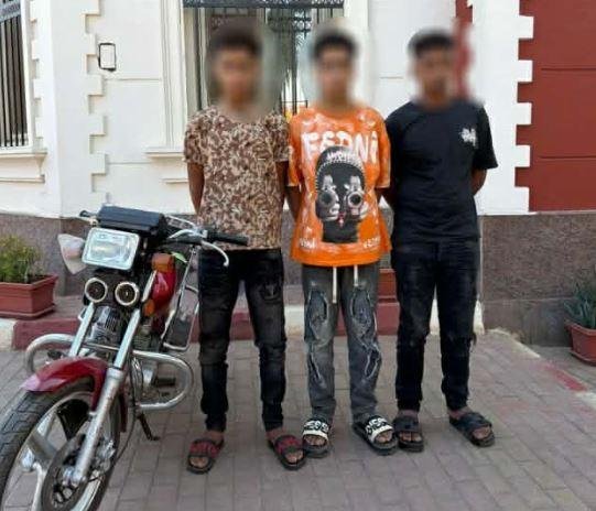 ضبط المتهمين باستقلال دراجة نا...
