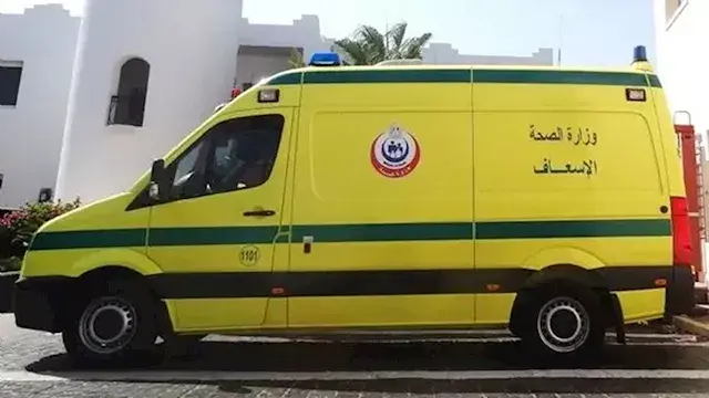 مصرع شخص وإصابة أفراد أسرته في...