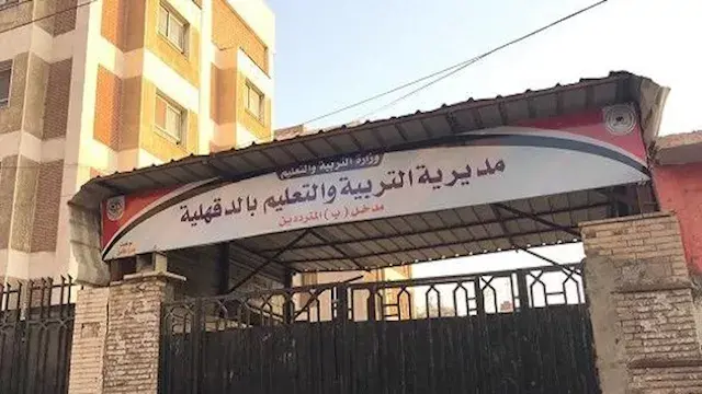 "حدفه بترابيزة".. ضبط ولي أمر...