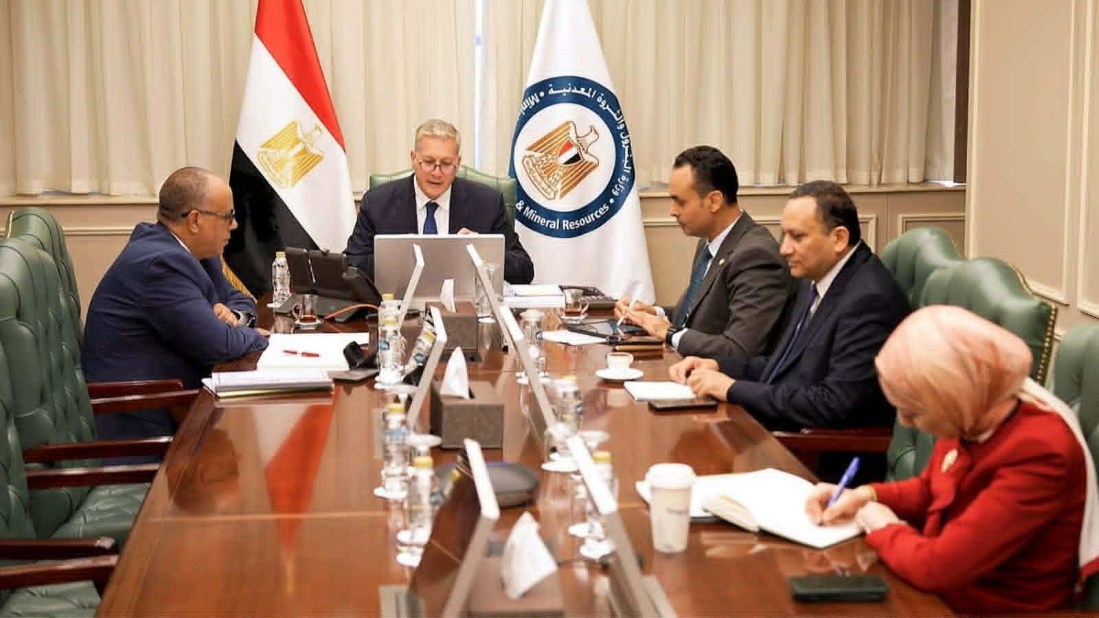 وزير البترول: سداد مستحقات الش...