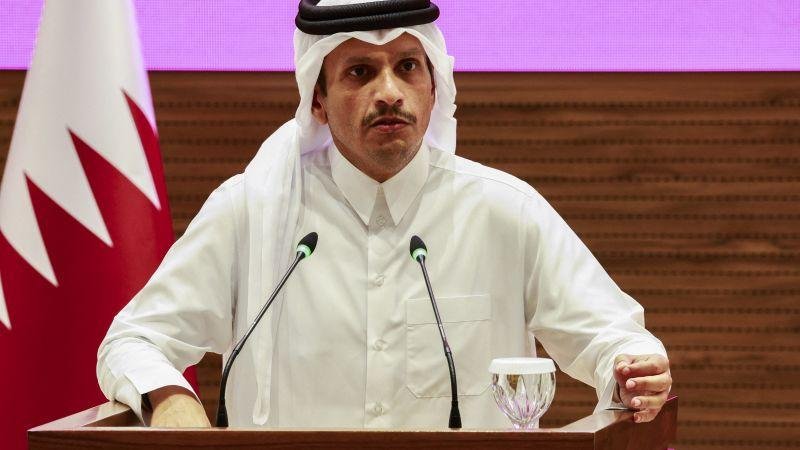 رئيس وزراء قطر يتصل بوزير الخارجية الإيراني.. وهذا ما قدّمه له