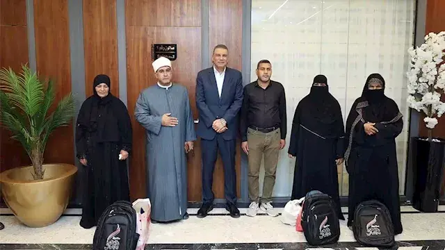 محافظ جنوب سيناء يهدي مستلزمات...