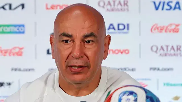 حسام حسن ومحمد هاني يتحدثان في...