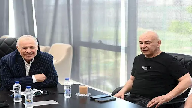 هاني أبو ريدة يلحق ببعثة منتخب...