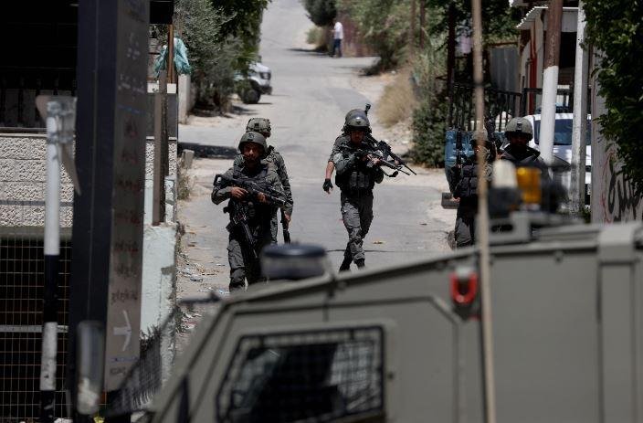 إصابة 4 فلسطينيين إثر اعتداء ق...