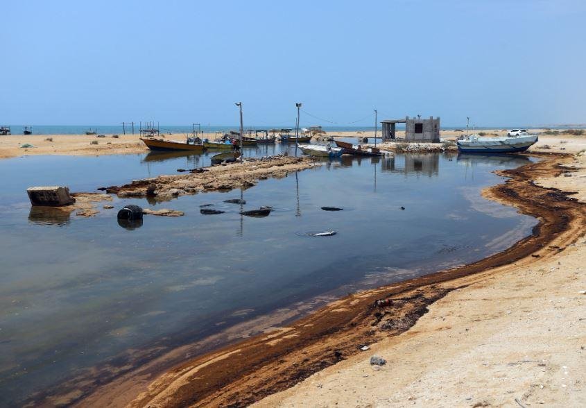 إيران: تلوث نفطي على مساحة 3.2...