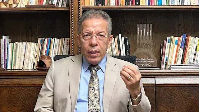 "عبدالحي" يتسلم مقر اتحاد الأط...