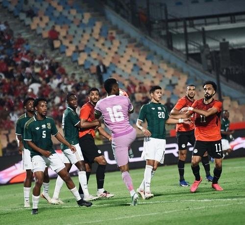 التعادل السلبي يسيطر على الشوط...