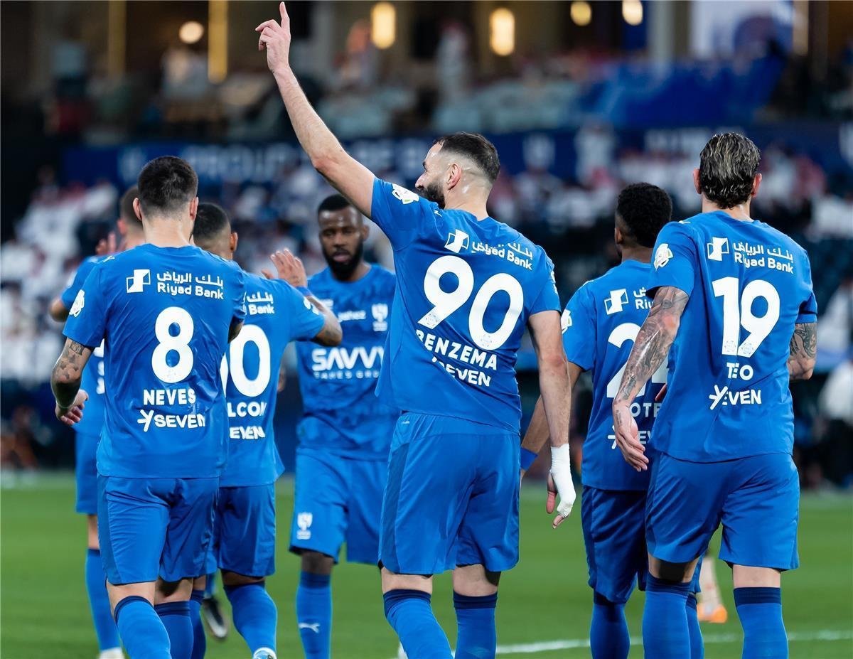 الهلال يضرب الخليج بخماسية ويو...