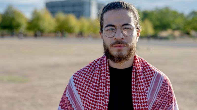 طالب مصري يعود لجامعة بريطانية بعد إيقافه عن الدراسة بسبب احتجاجات مؤيدة للفلسطينيين