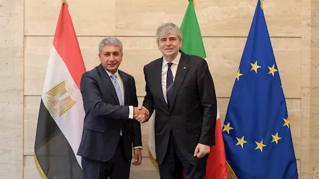 نمو 15%.. وزير السياحة يبحث مع...