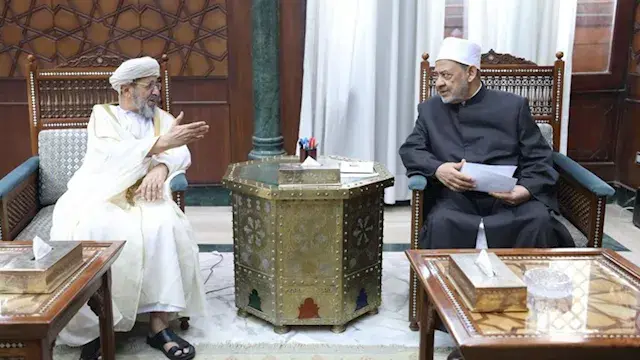 شيخ الأزهر يبحث التعاون مع أمين الإفتاء العماني